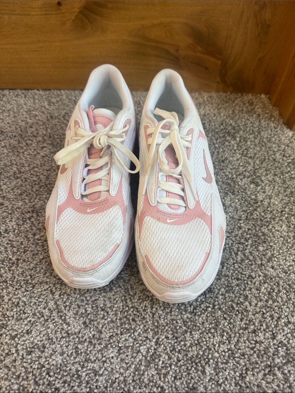 Nike Air Women’s White and Light Pink Athletic Sneakers